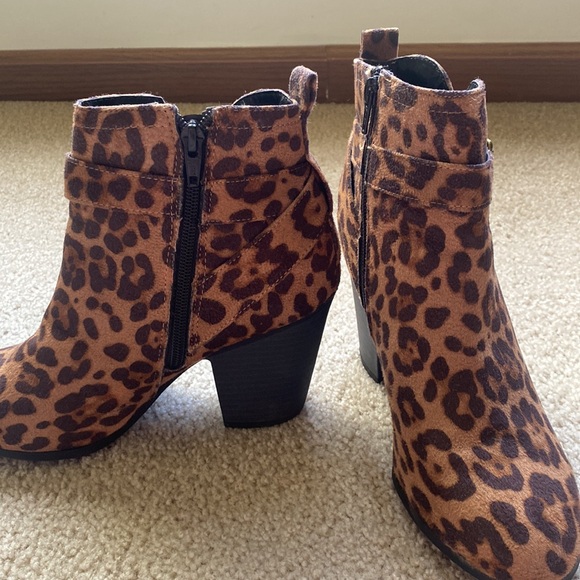 Time and Tru Cheetah/Leopard Print Booties — Size 7 1/2!! - Picture 5 of 9